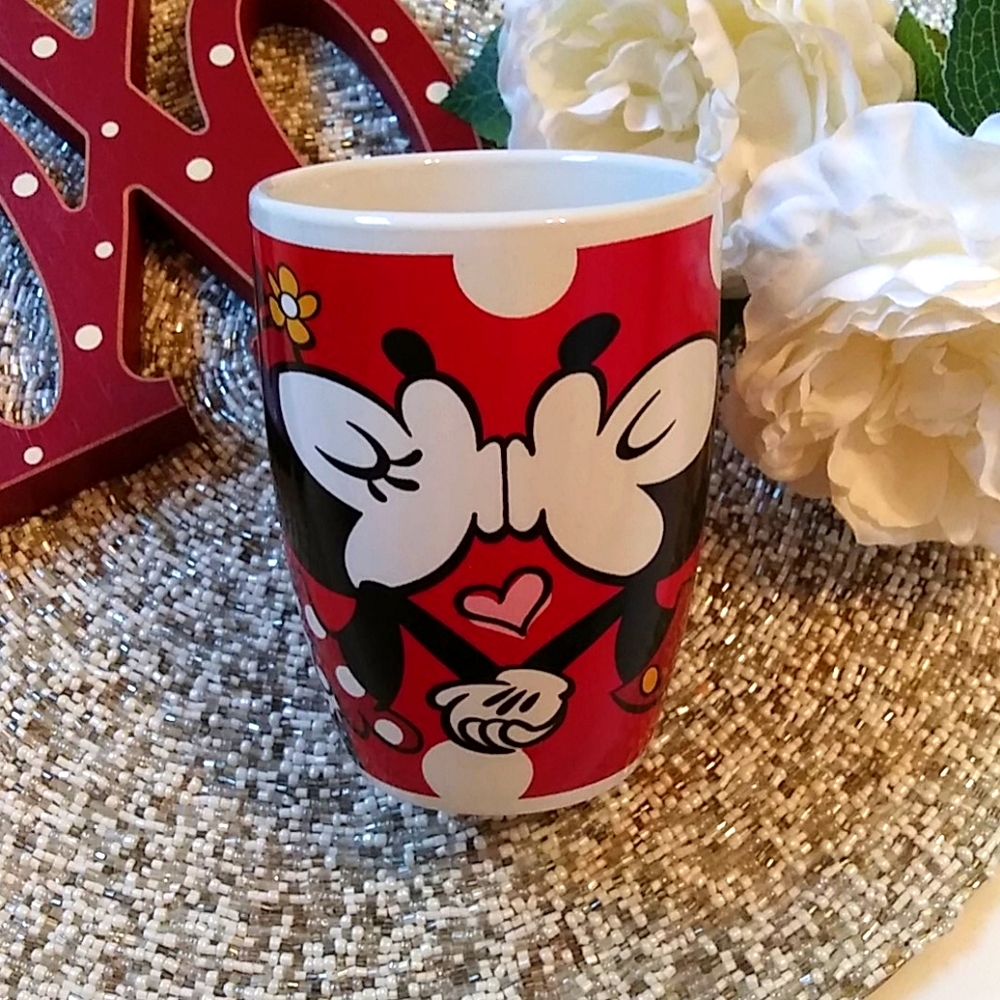 Disney Galerie Minnie & Mickey kissing mug